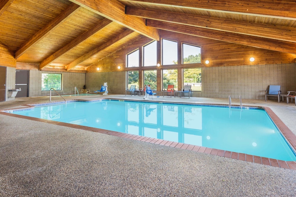 Americinn By Wyndham Menominee 20/40