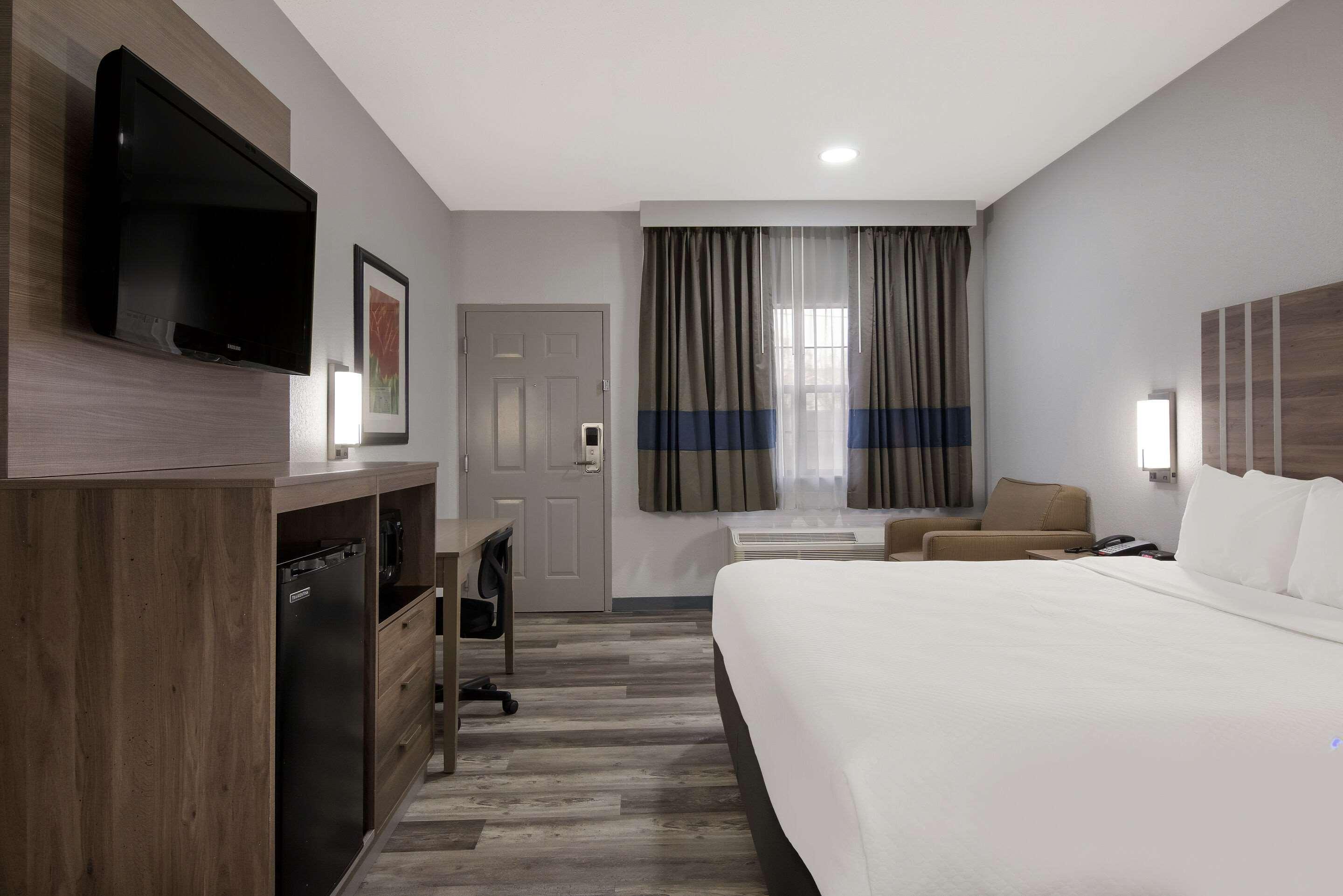ROOM, KING BED