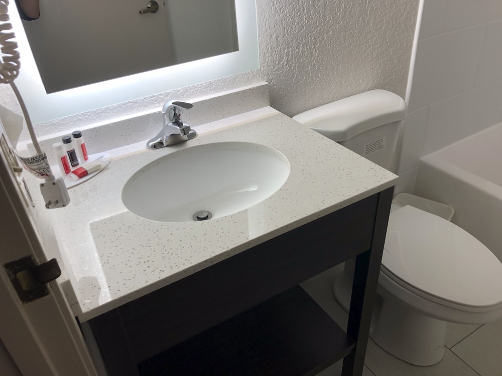Red Lion Inn & Suites Elk Grove Village, IL 37/42