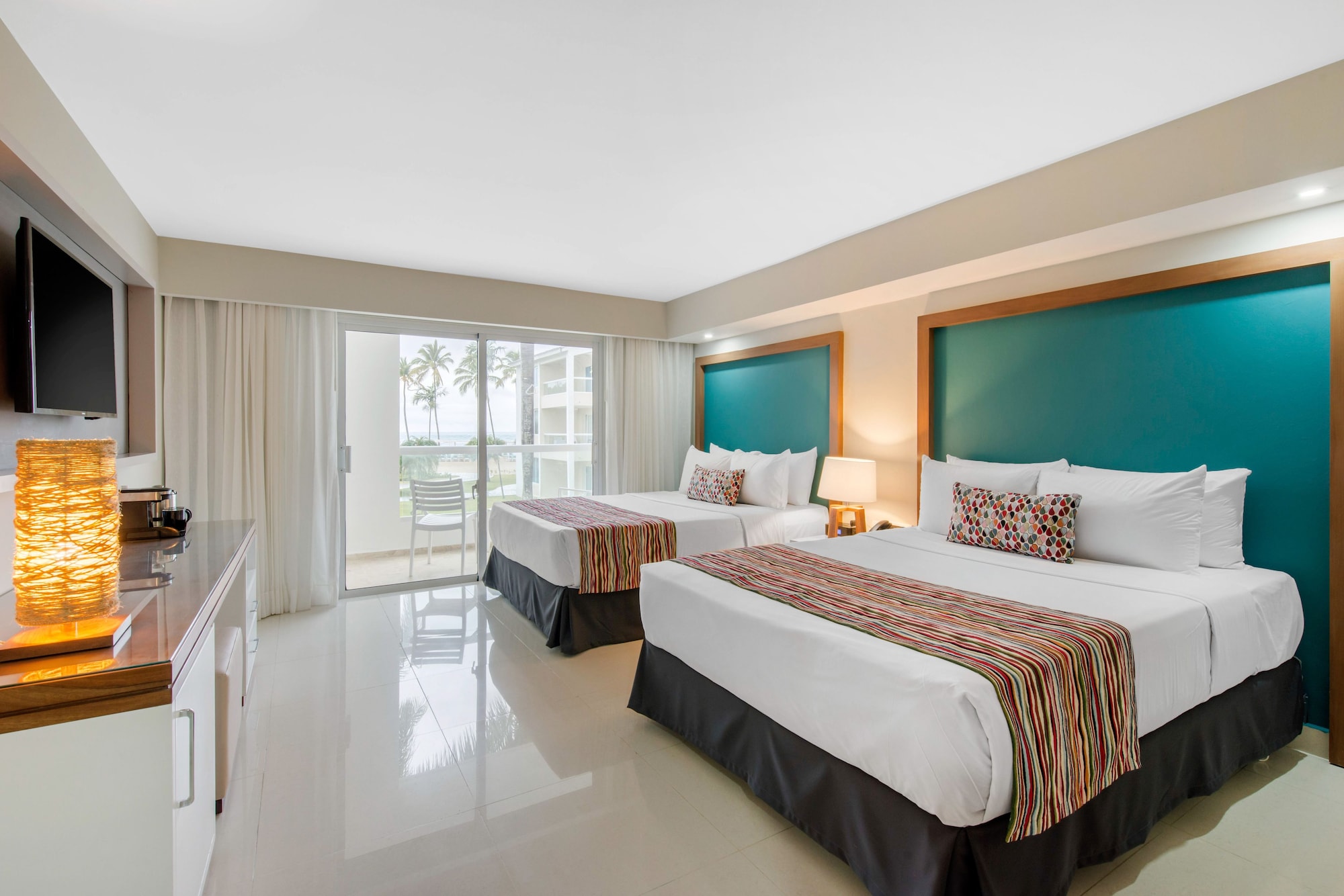 Deluxe, Family, Single, 2 Queen Beds