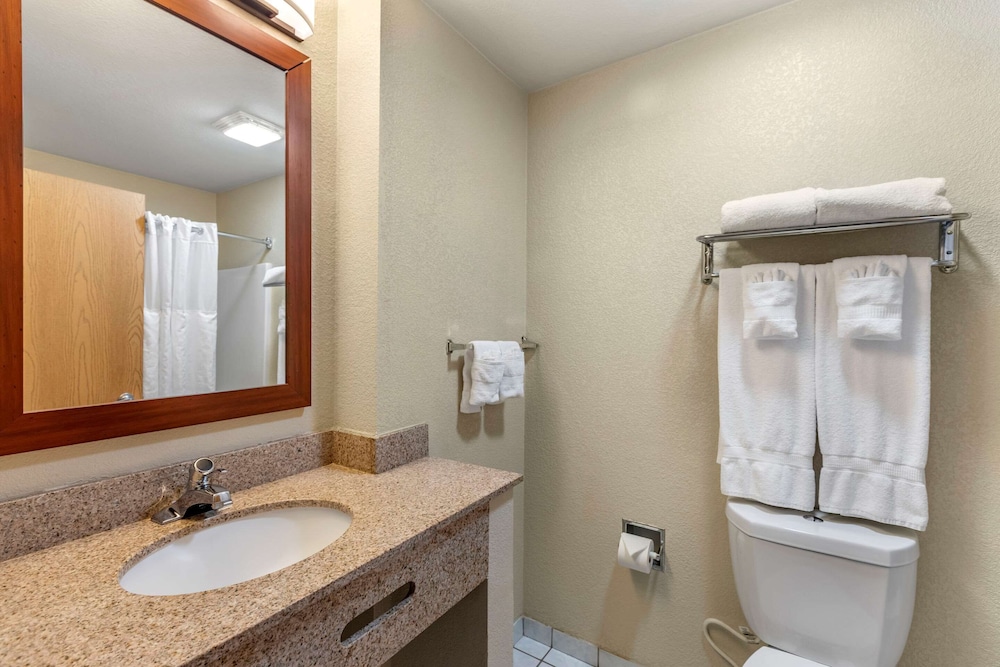 Comfort Inn & Suites Greeley, CO 44/54