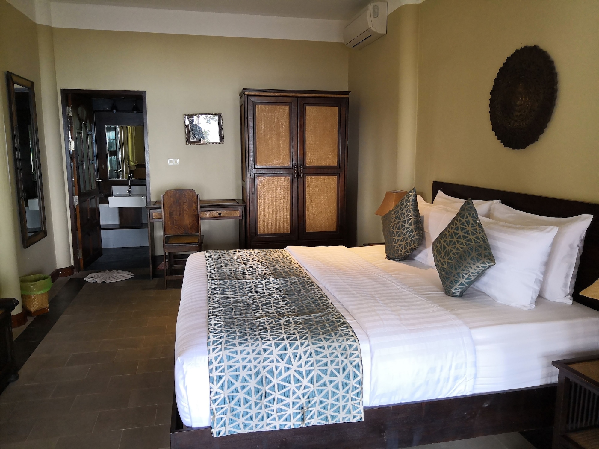 HILL, DELUXE, VILLA, KING BED, SEA VIEW
