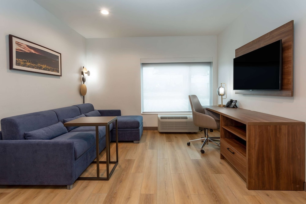 La Quinta Inn & Suites By Wyndham Galt Lodi North 43/56