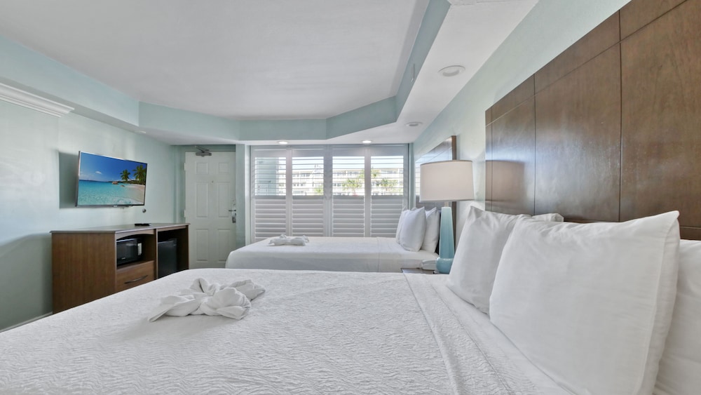 City View with 2 Queen Beds