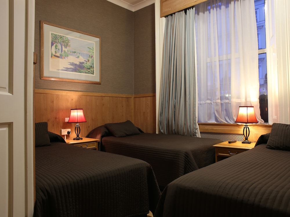 Huttons Hotel, Victoria London 26/63