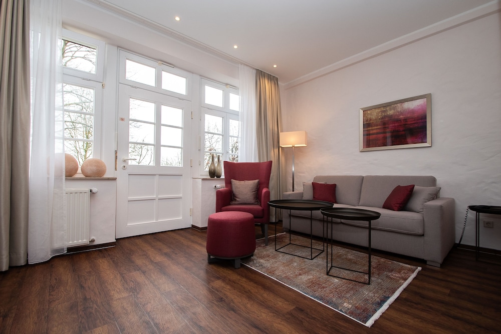 Parkhotel Schloss Hohenfeld (Parkhotel Hohenfeld) 36/65