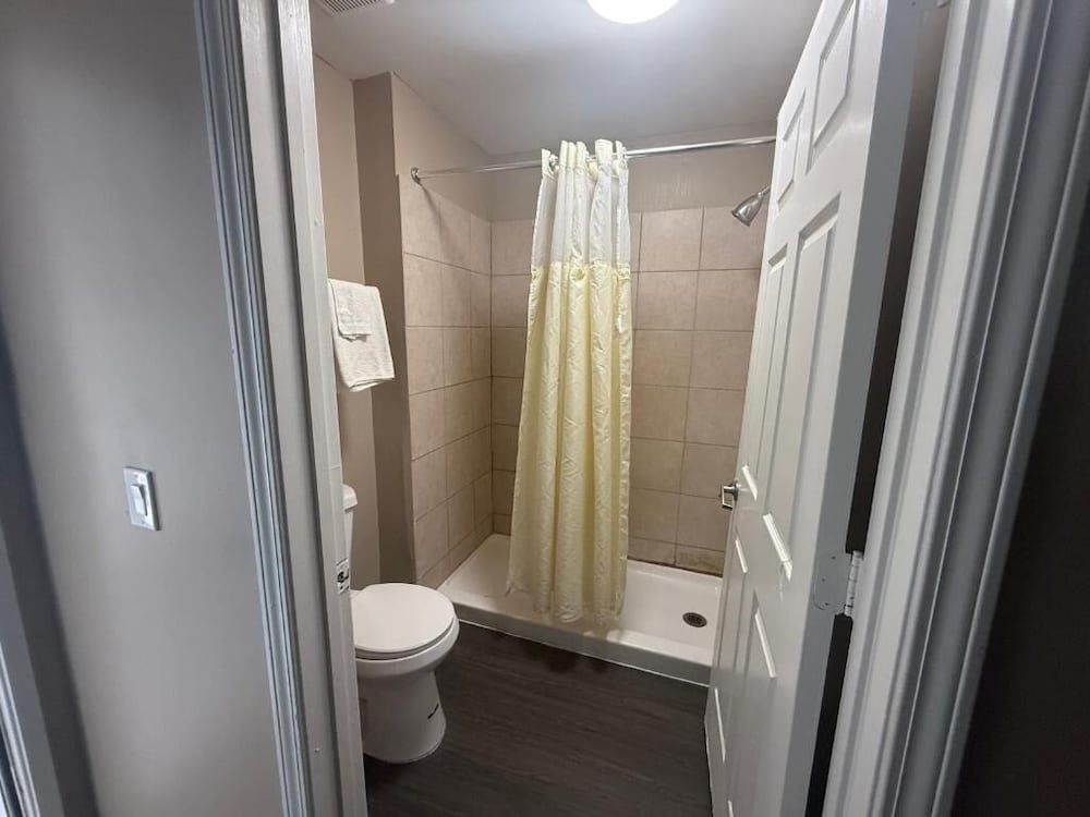 Magnolia Bay Hotel and Suites 18/19