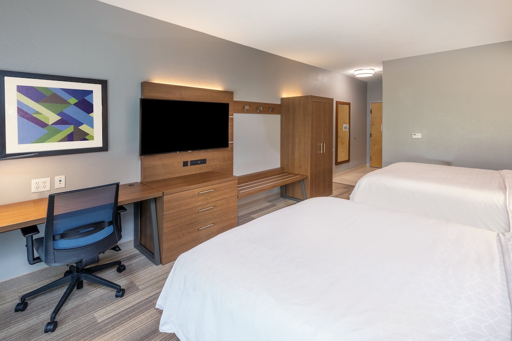 Holiday Inn Express Hotel Suites Hutto 31/72