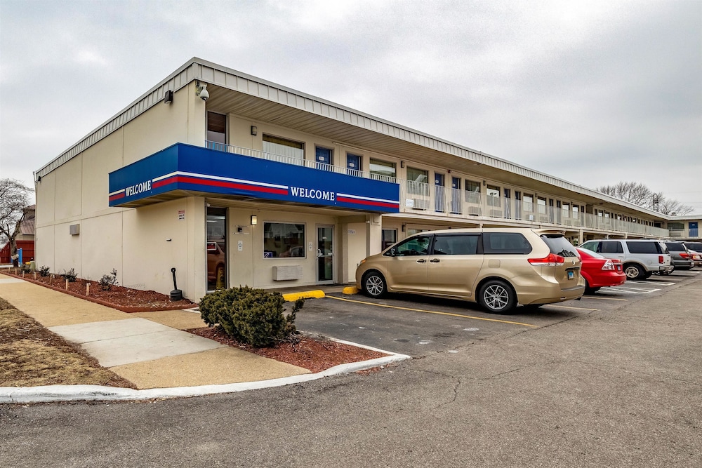 Motel6 Joliet, IL - I-80 50/58