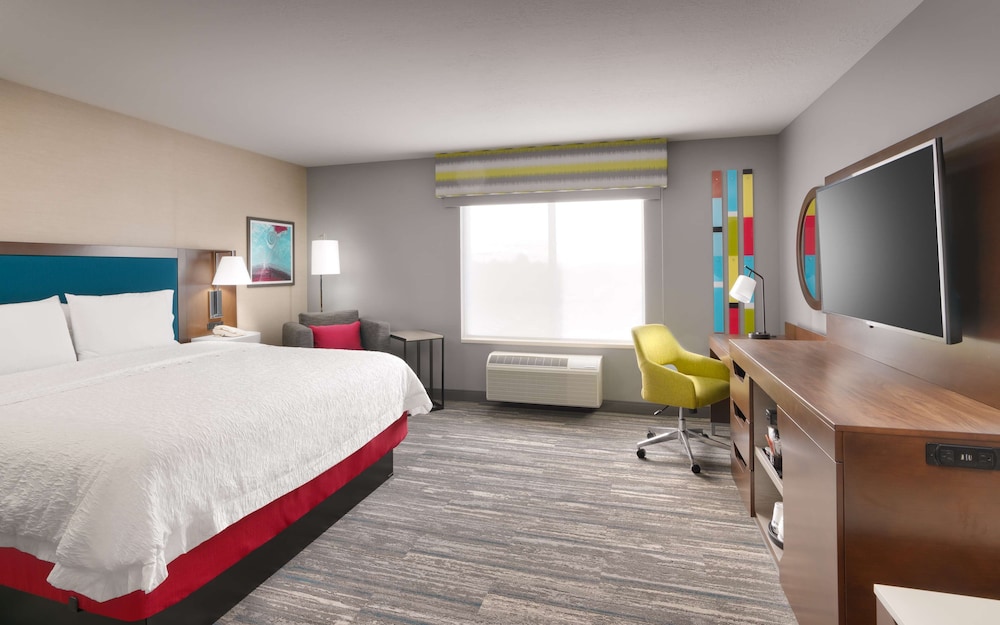 Hampton Inn Suites Salt Lake City Airport 17/82