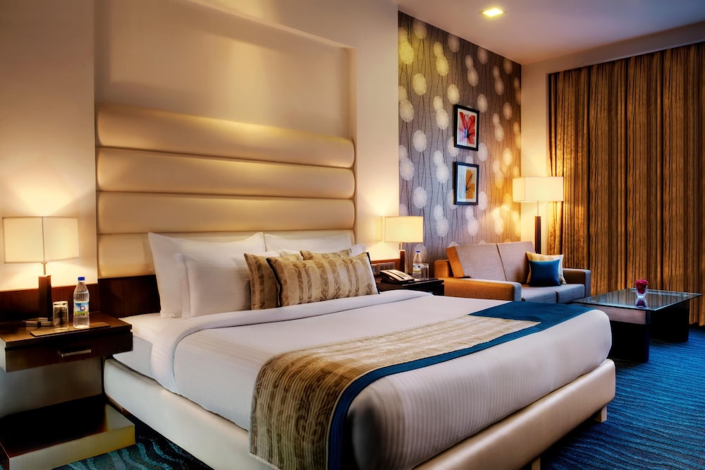 GOLDEN TULIP BHIWADI 8/33