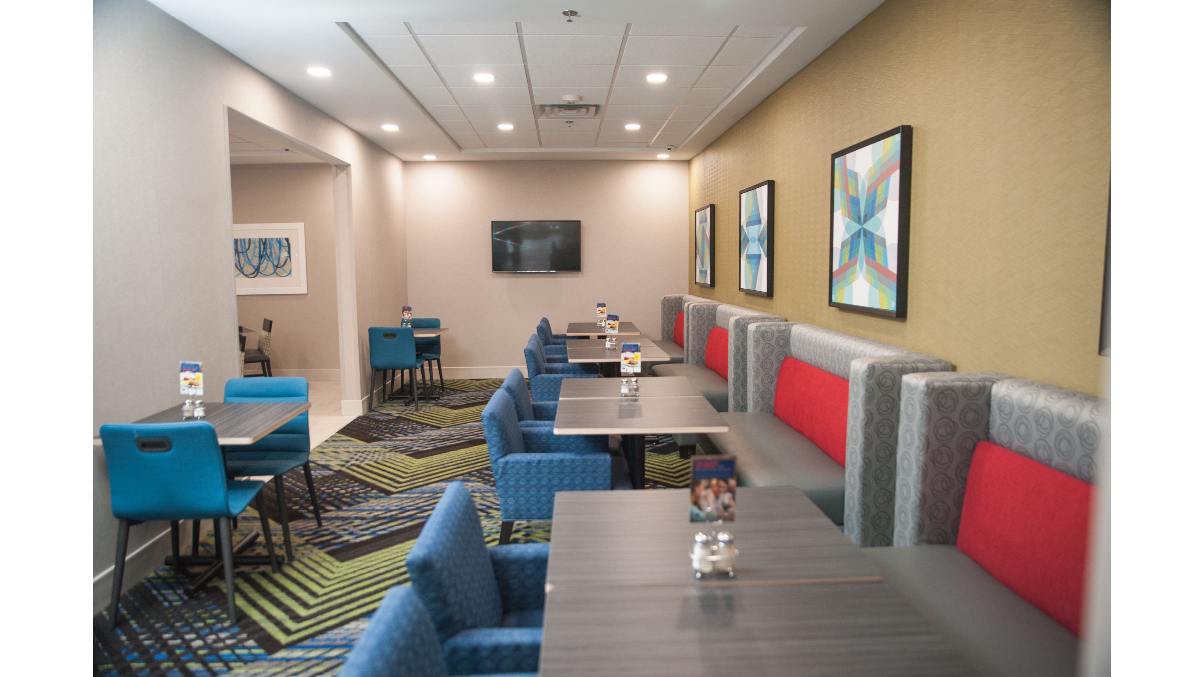 Holiday Inn Express Hotel Suites Norfolk 45/48