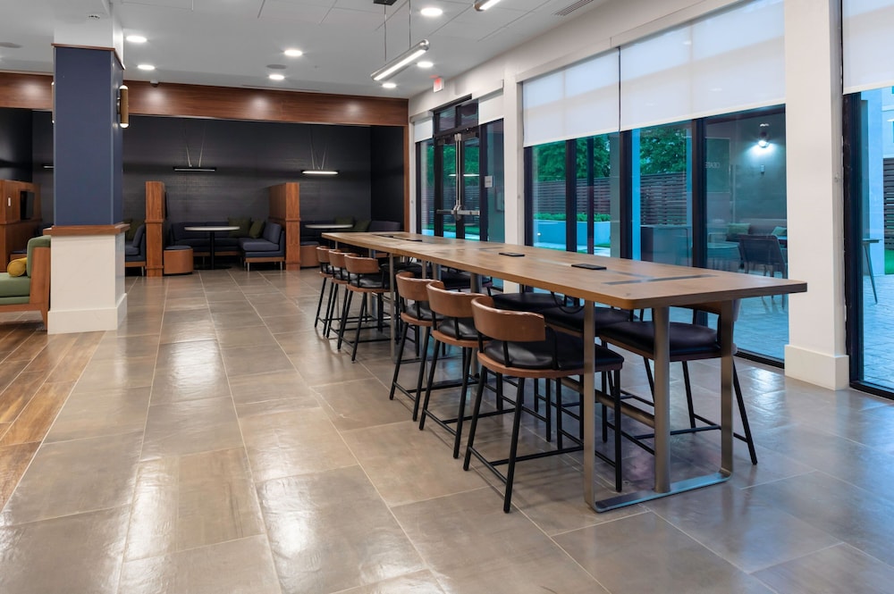 Courtyard by Marriott Memphis East/Galleria 17/26