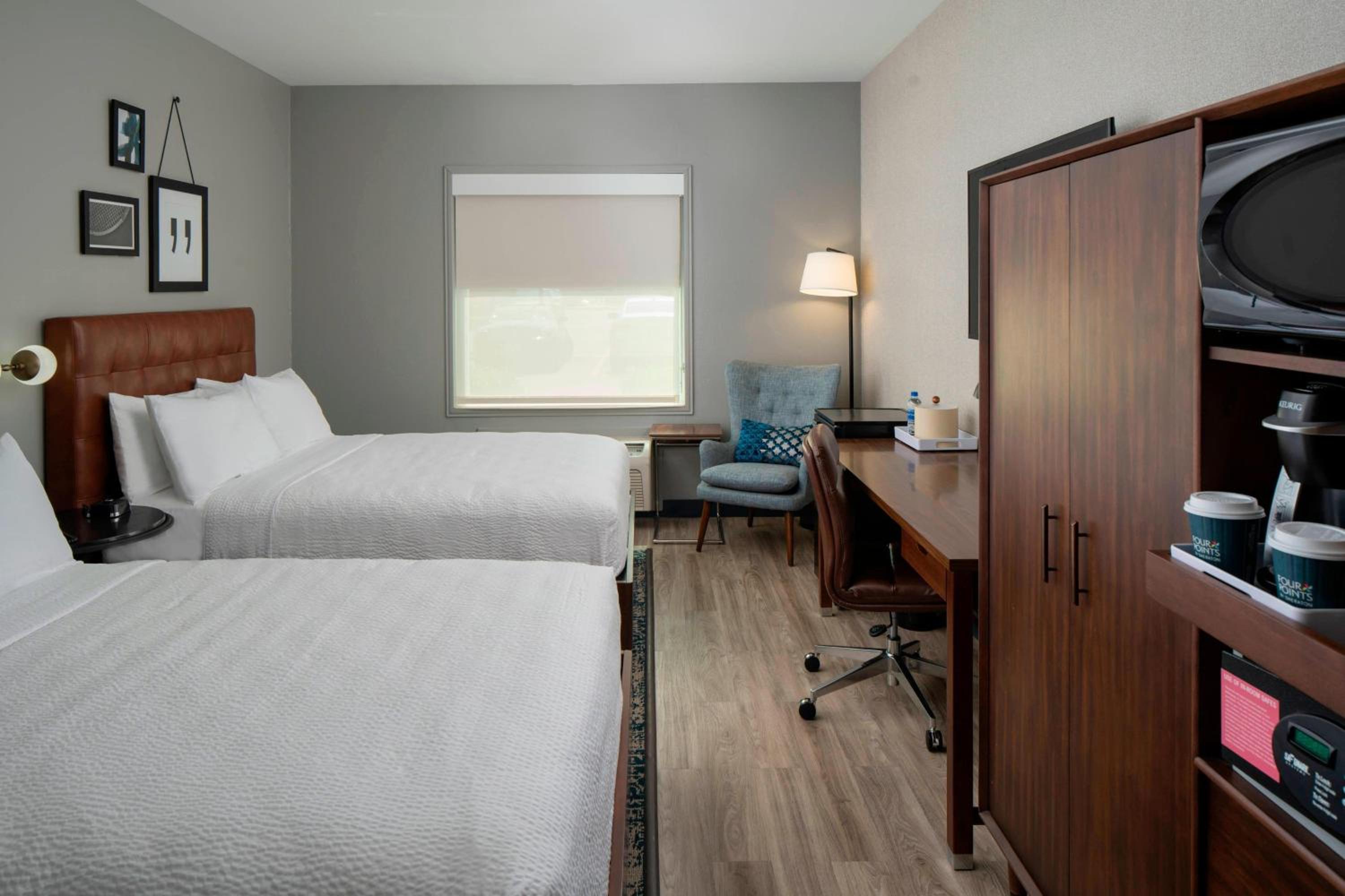 Room, 2 Queen Beds, Bathtub, Accessible