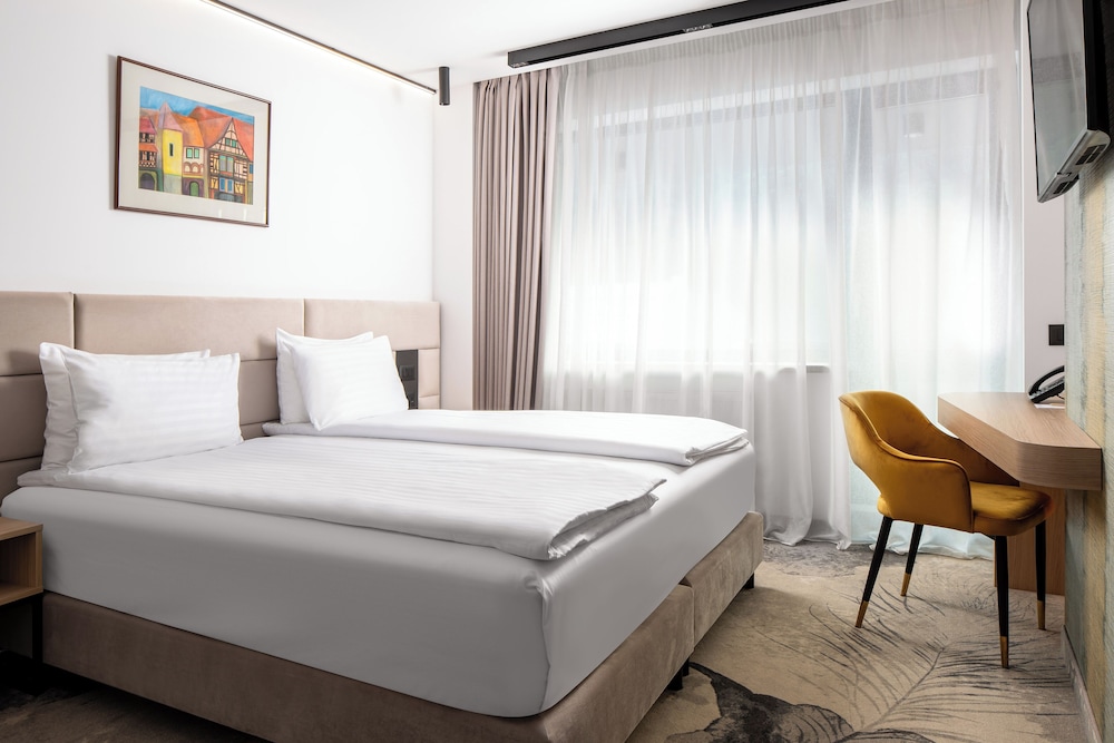 New Montana Hotel 12/50