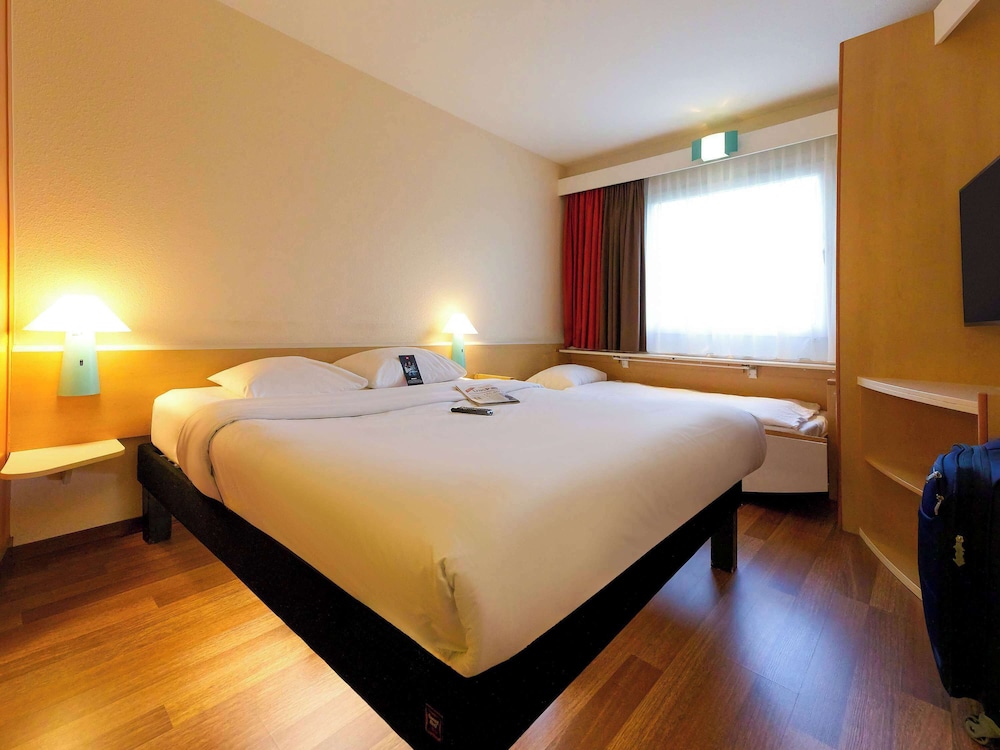 ROOM, DOUBLE BED