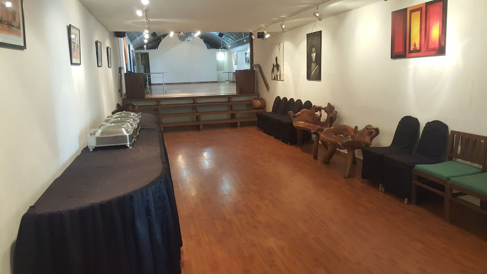 Hotel Le Sutra Hotel, Khar, Mumbai 42/60