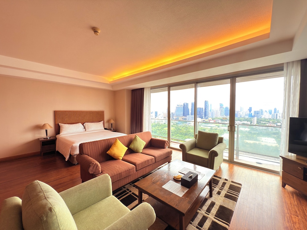 SUITE, JETTED TUB