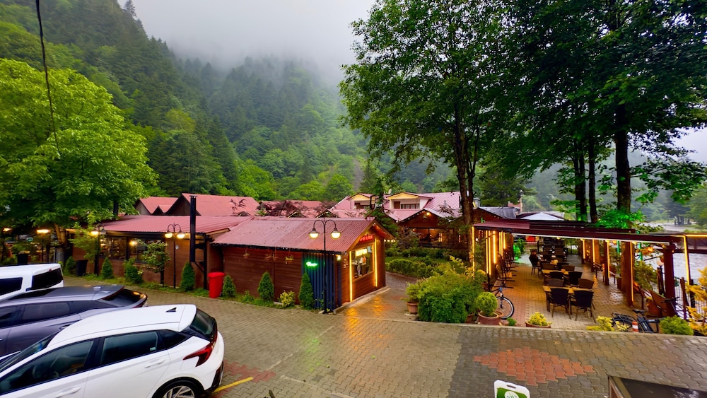 Akyuz Kardesler Hotel & Bungalow 7/74