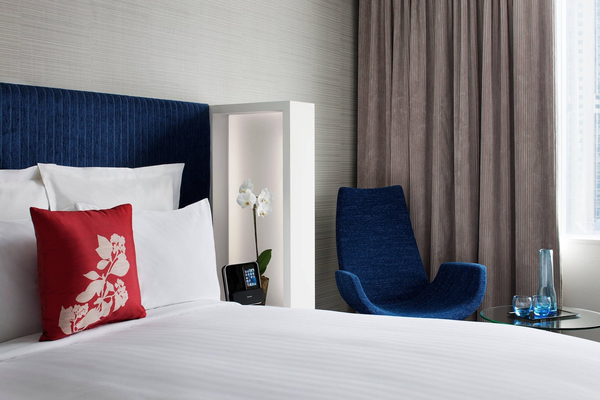Guest Room, King Bed, Harbour Bridge View، Sydney Harbour Marriott 2/9