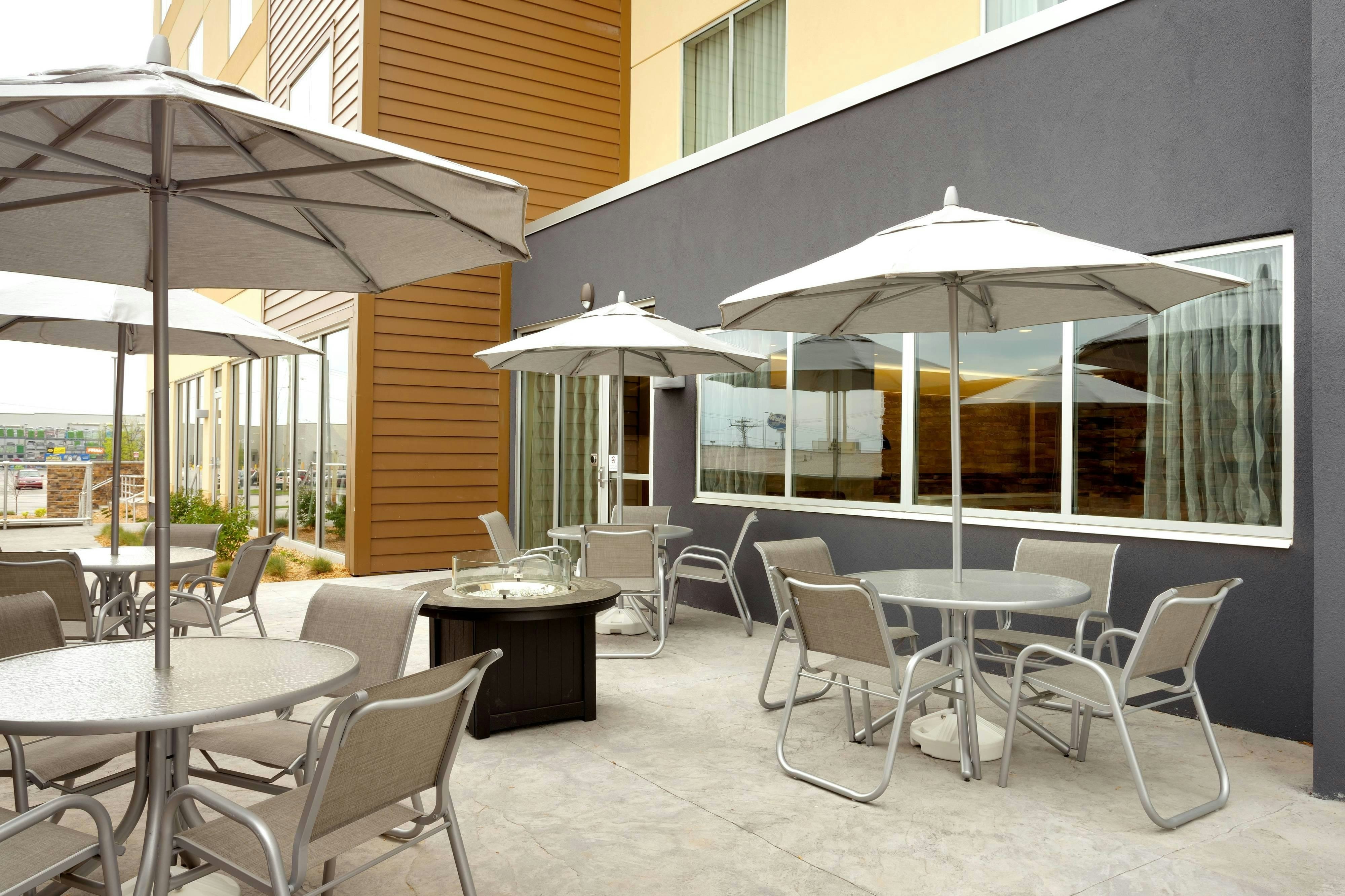 Fairfield Inn & Suites by Marriott Springfield North 25/47