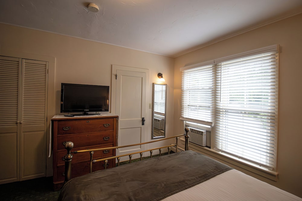 Stroudsmoor Country Inn 57/67