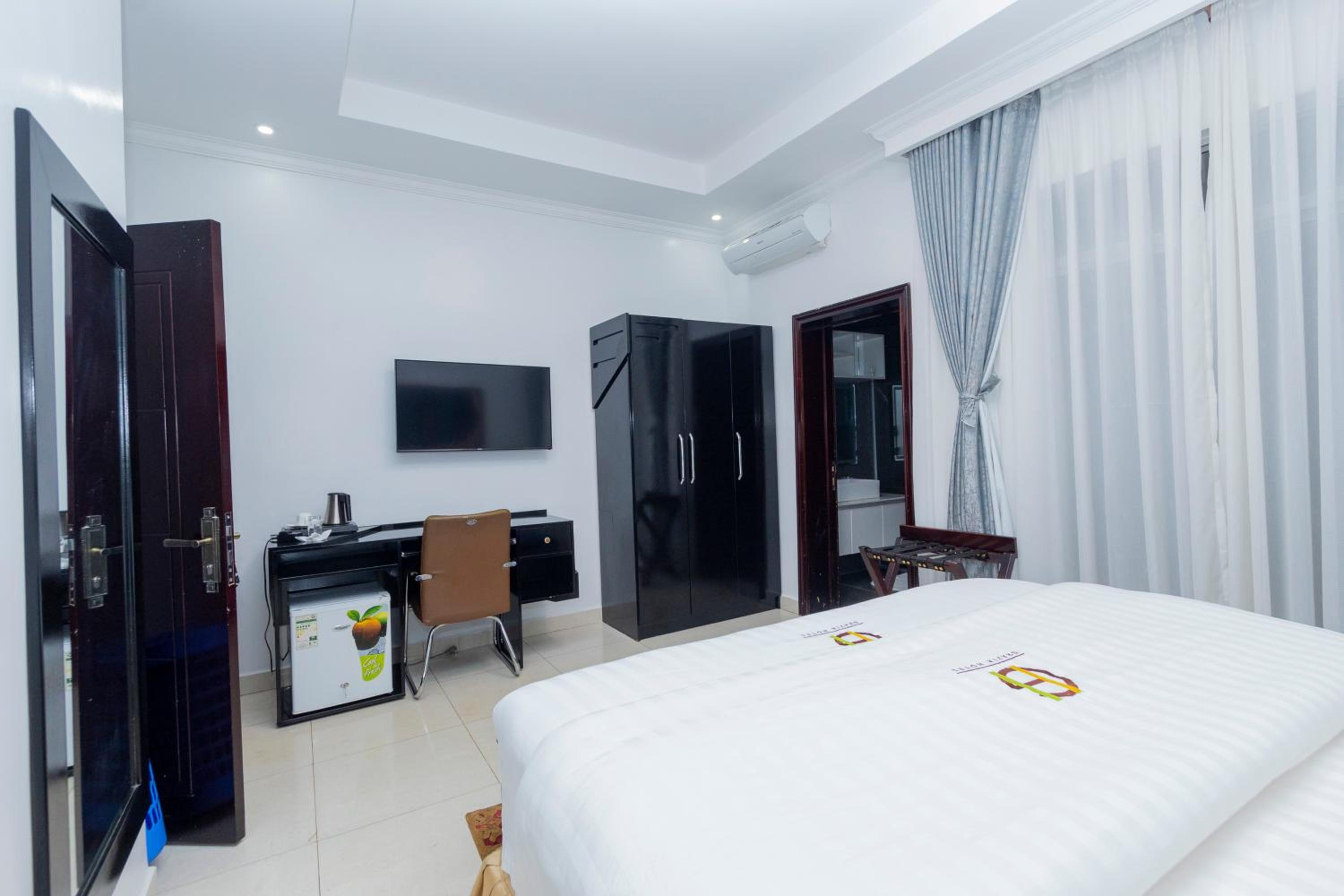 Standard, King Bed