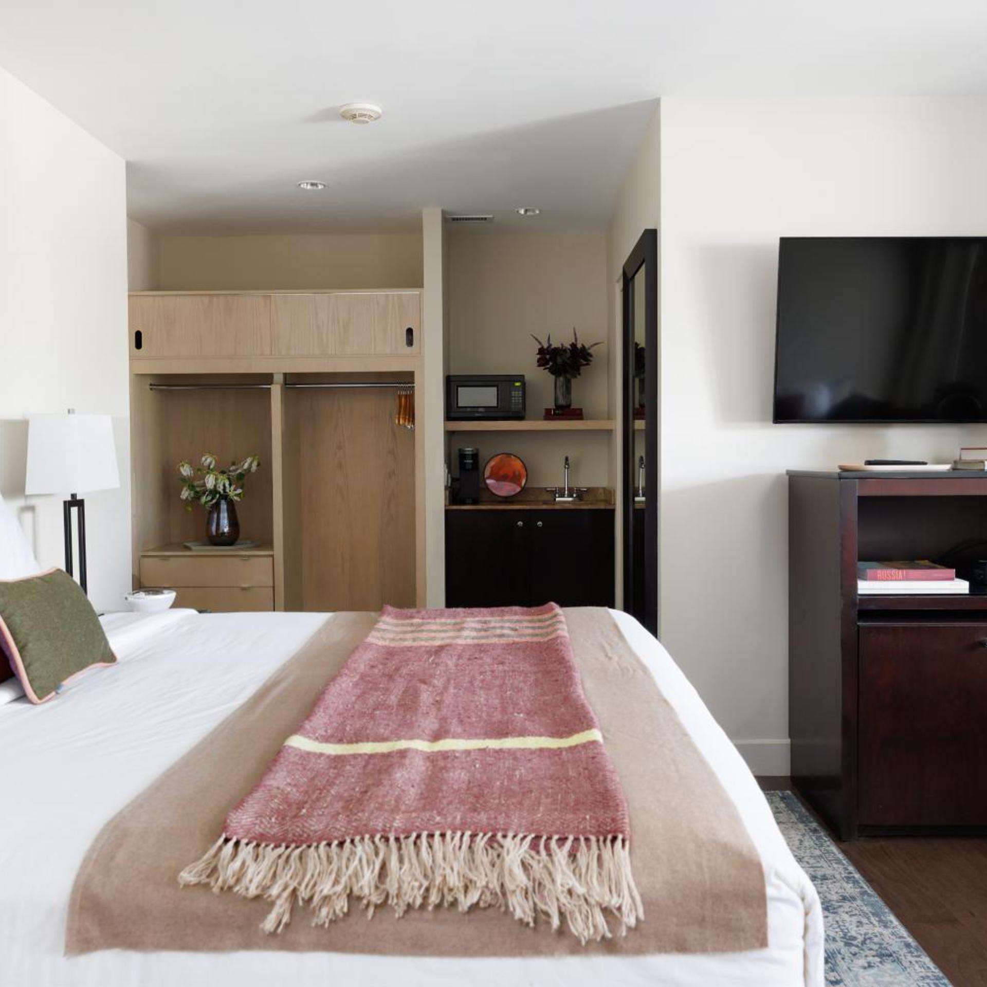 Suite, Balcony