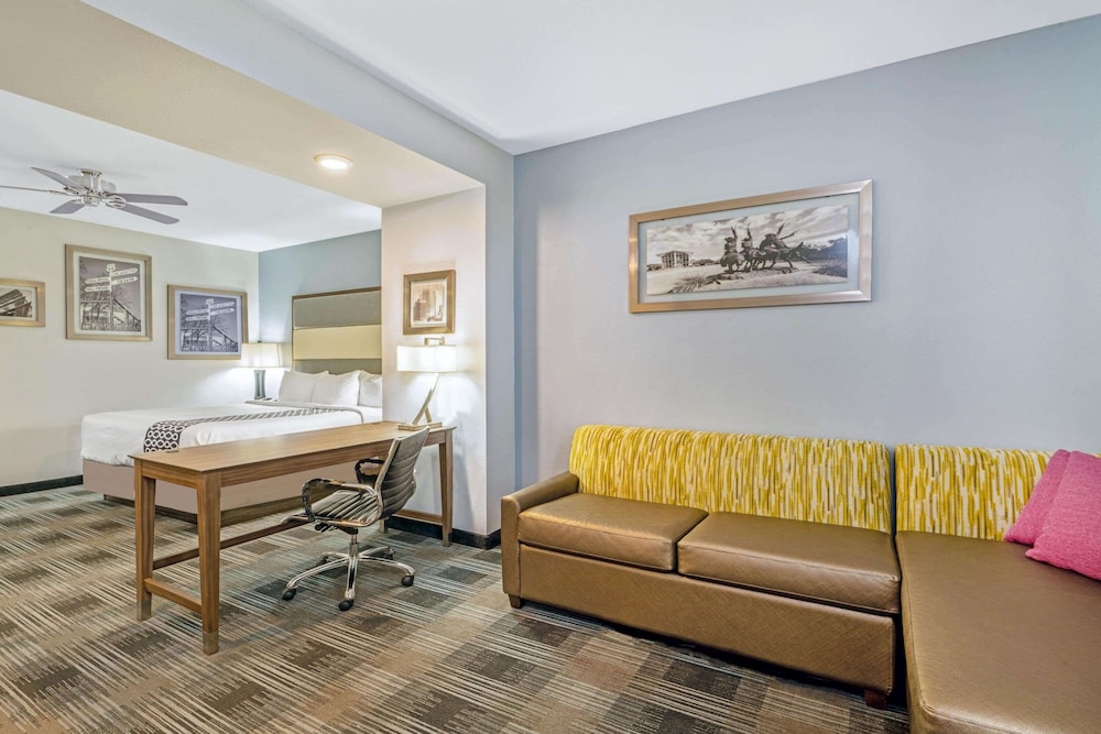 La Quinta Inn & Suites by Wyndham Guthrie 34/47