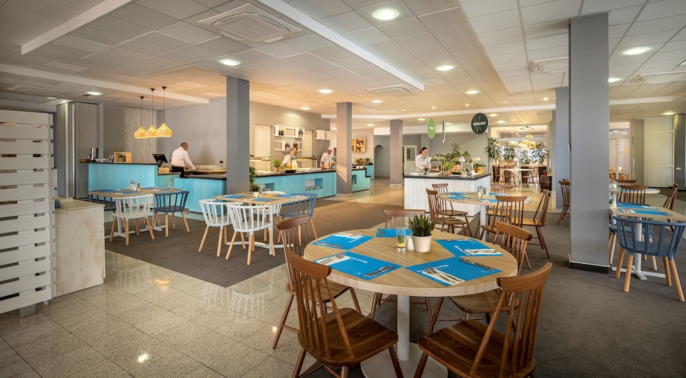 restaurant cafeteria