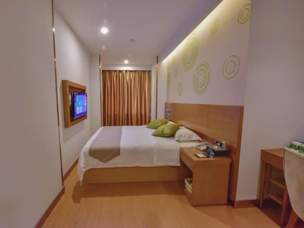 GreenTree Inn (Qichun Ouyada Square) 13/19
