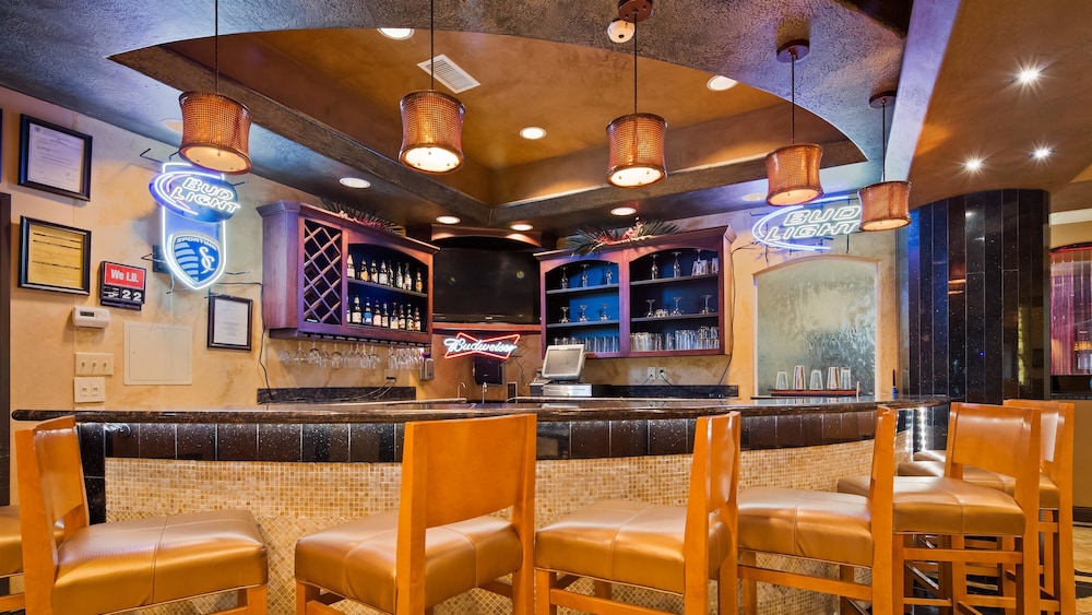 Best Western Plus KC Speedway Inn & Suites 6/31