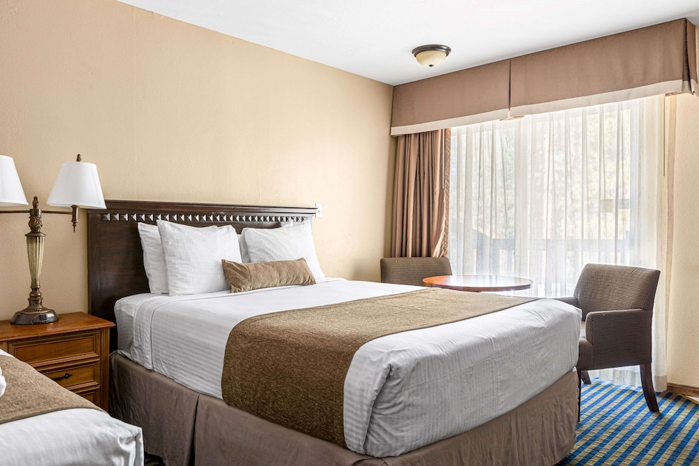 Chateau Big Bear Boutique Hotel, BW Signature Collection 12/55