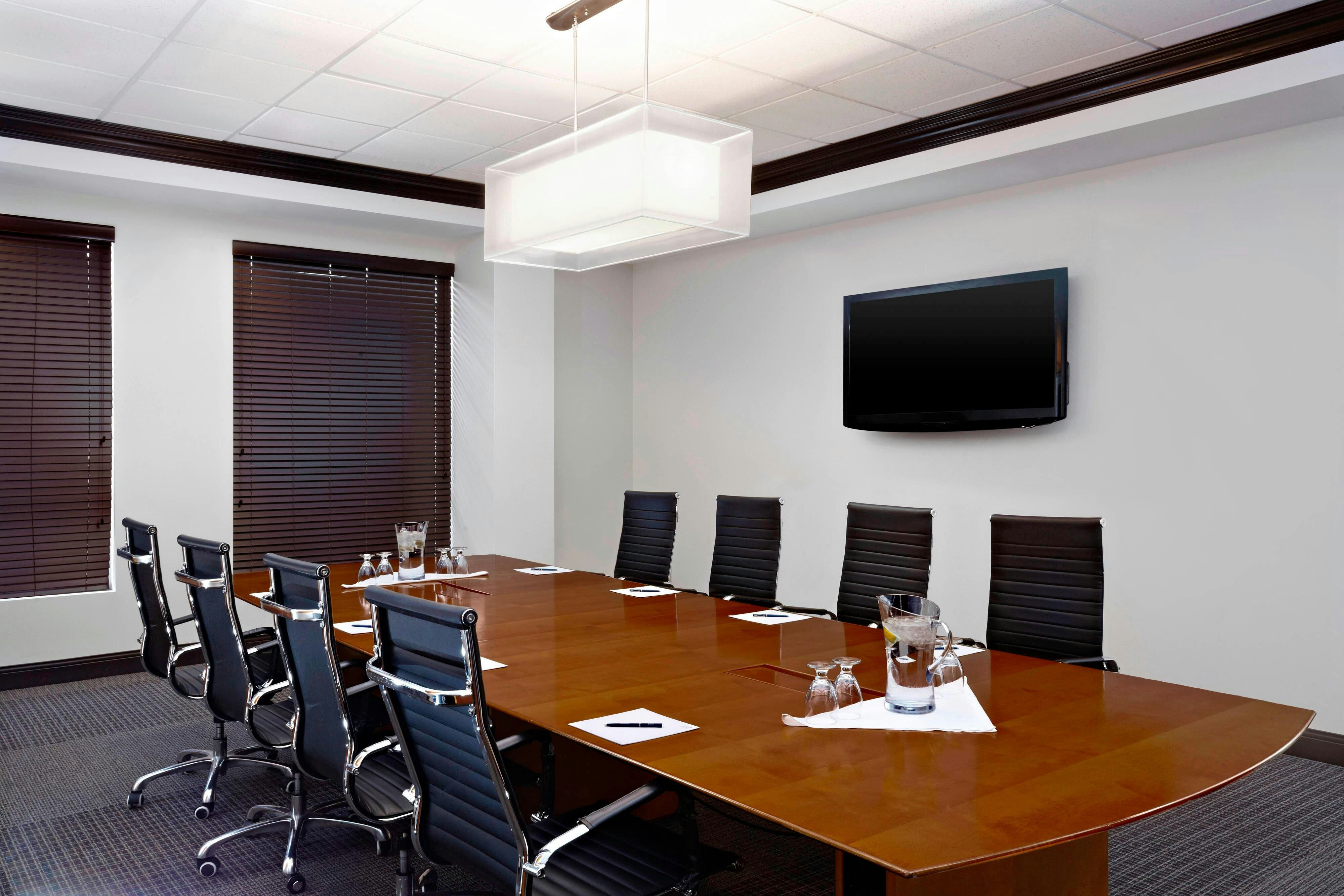 Four Points by Sheraton Hotel & Suites Calgary West 4/7