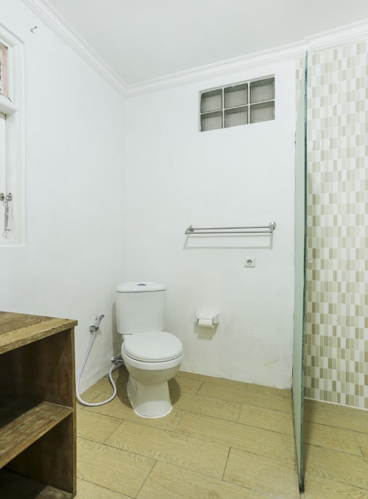 OYO 4003 Ceria Guesthouse Seminyak 36/39