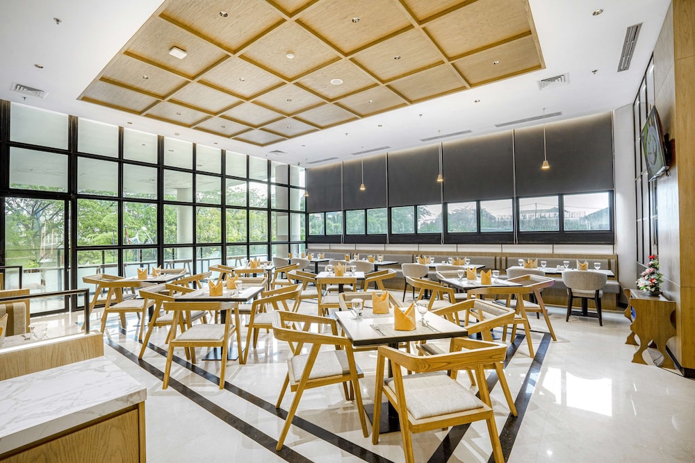 Golden Tulip Pontianak 51/64
