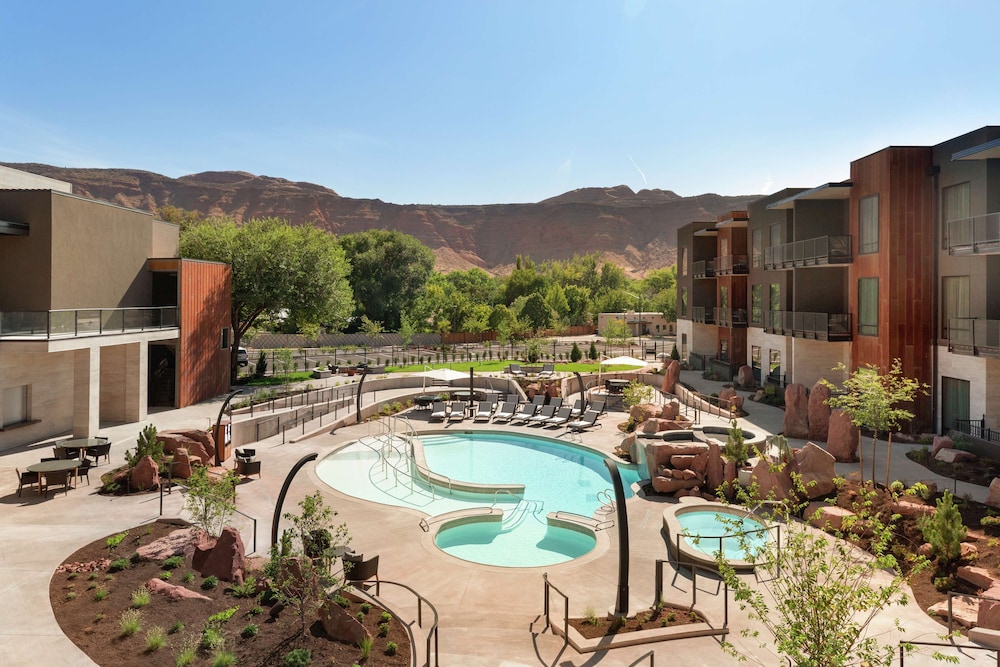 Hoodoo Moab, Curio Collection by Hilton 3/48