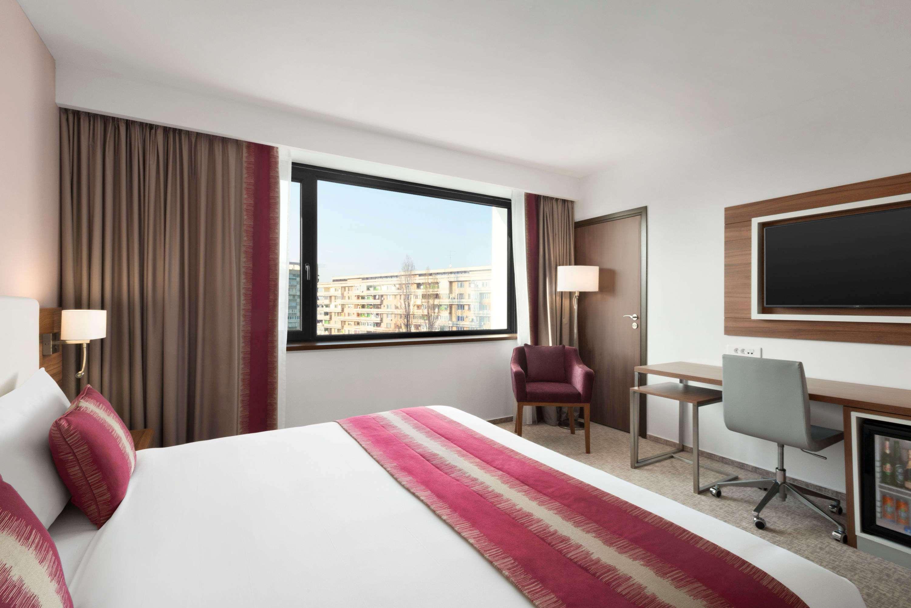 Room, Queen Bed