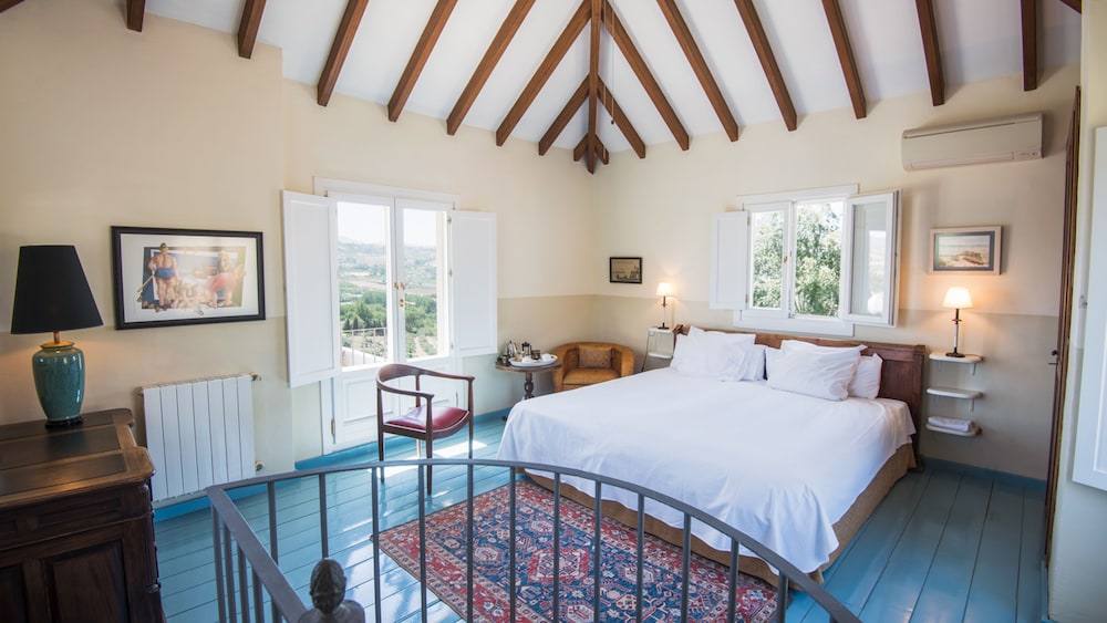 FAMILY SUITE, DELUXE
