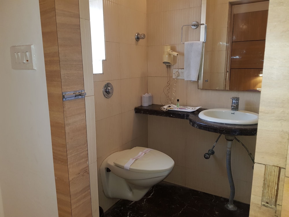 ROLAND HOTEL 48/55