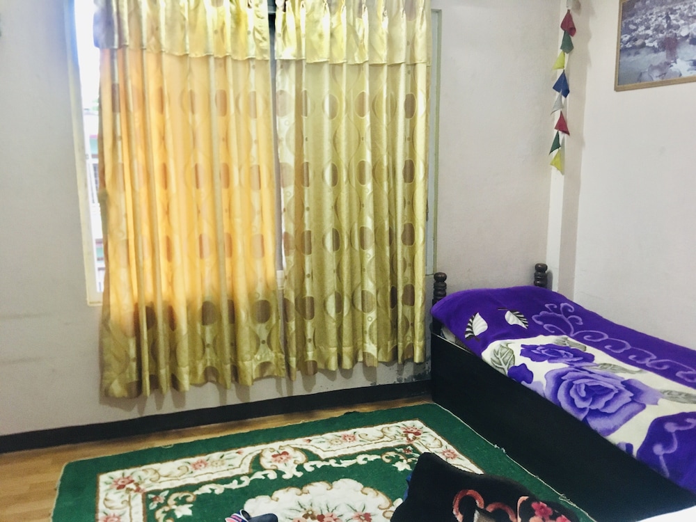 Sara's Backpackers Hotel 26/74
