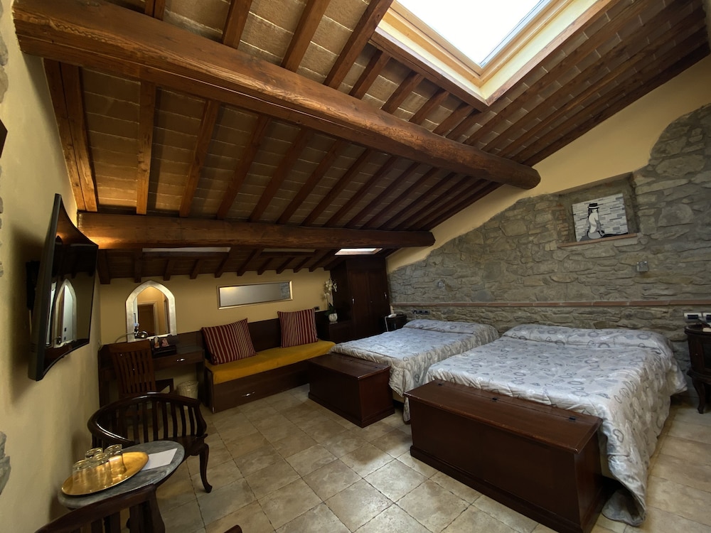 Vogue Hotel 20/70