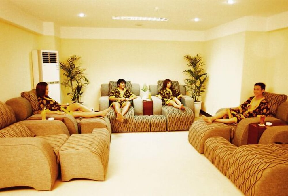 Classic Hoang Long Hotel 37/65