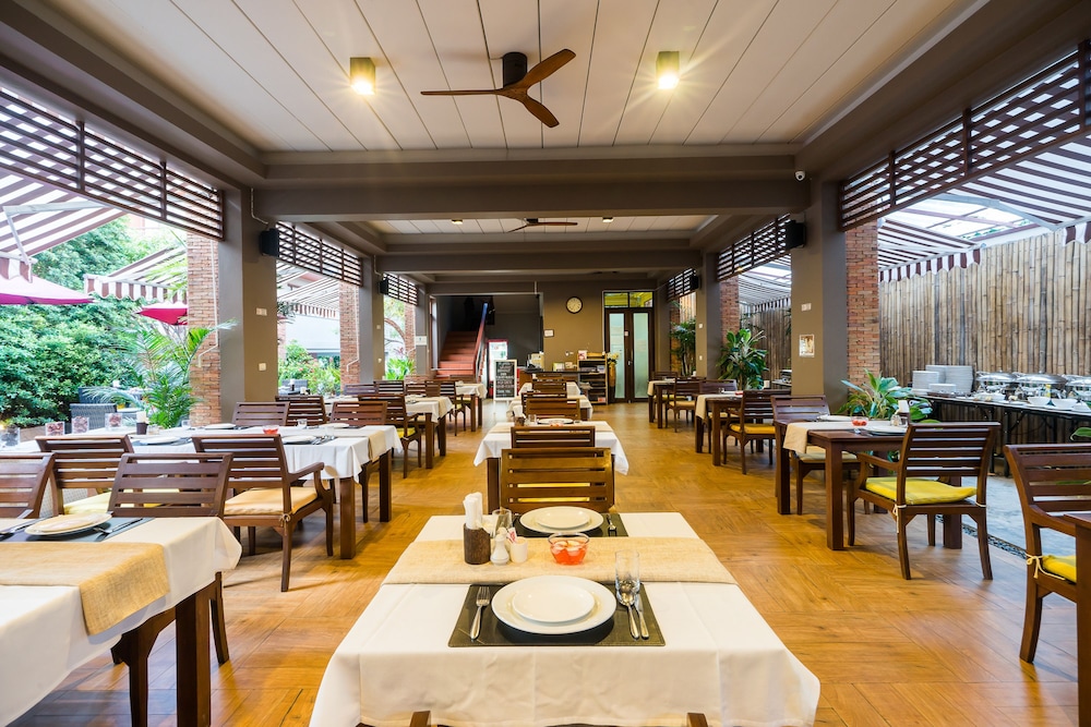 Ayrest Hotel 53/67