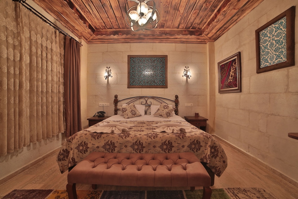 Caravanserai Inn Hotel 11/50