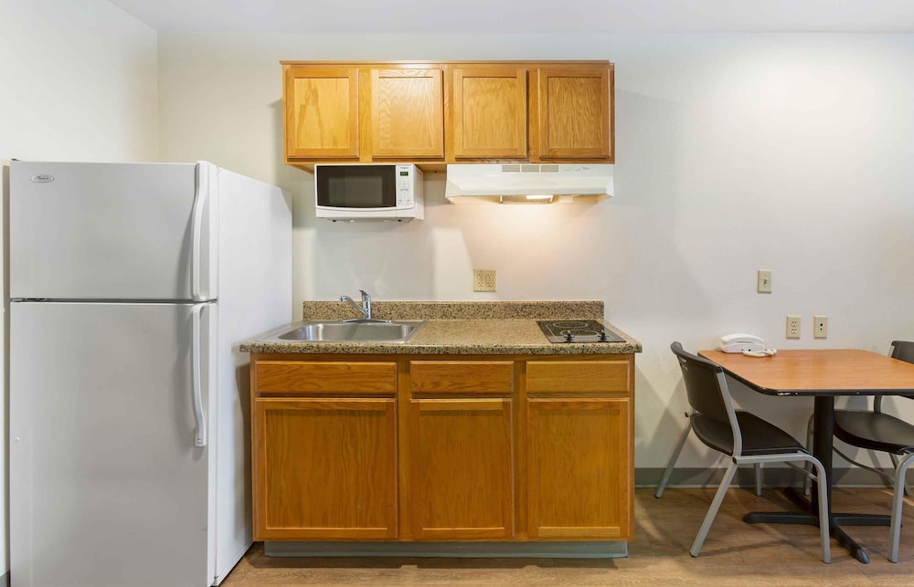 Extended Stay America Select Suites Phoenix North 7/52