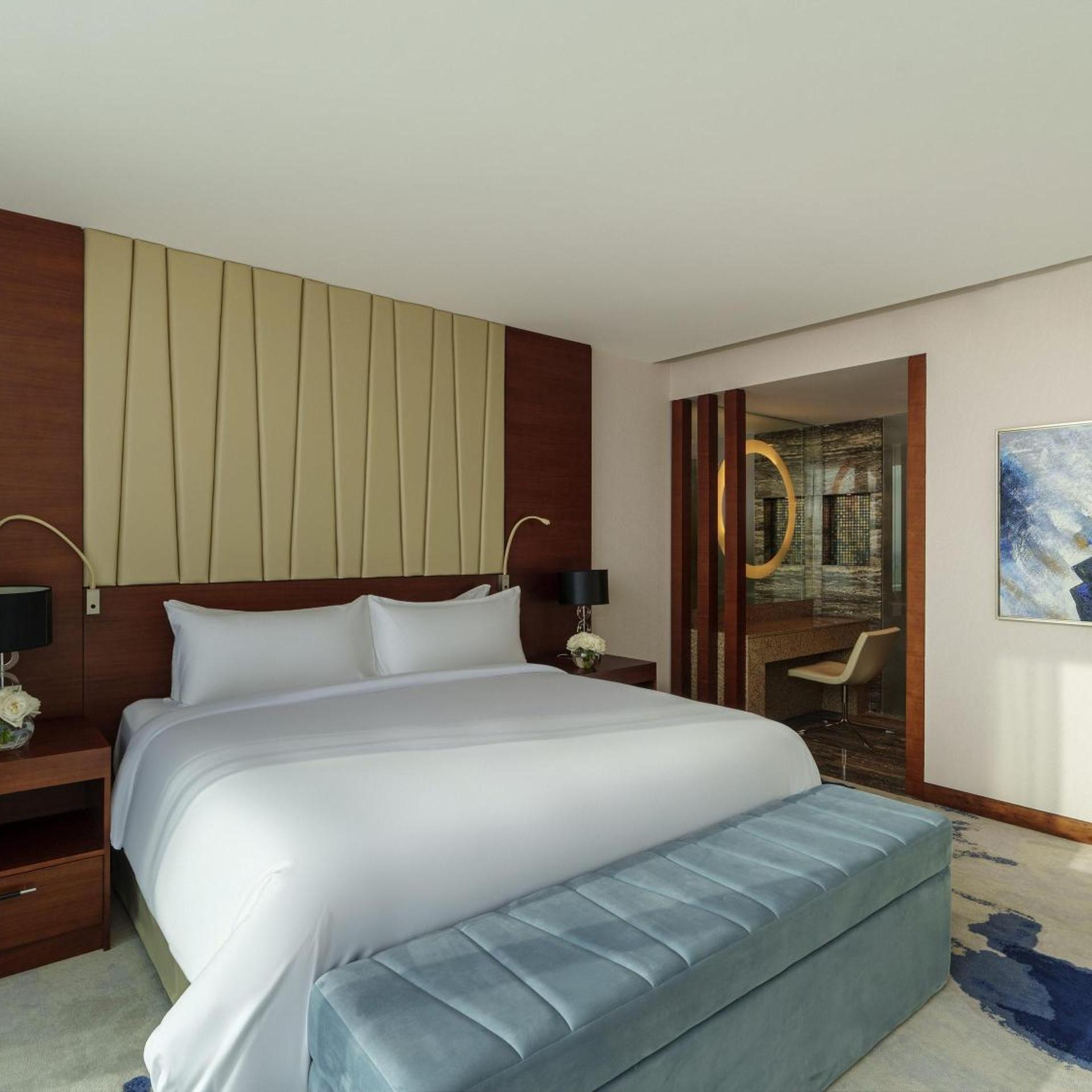 Fairmont Gold, Superior, King Bed, Creek View