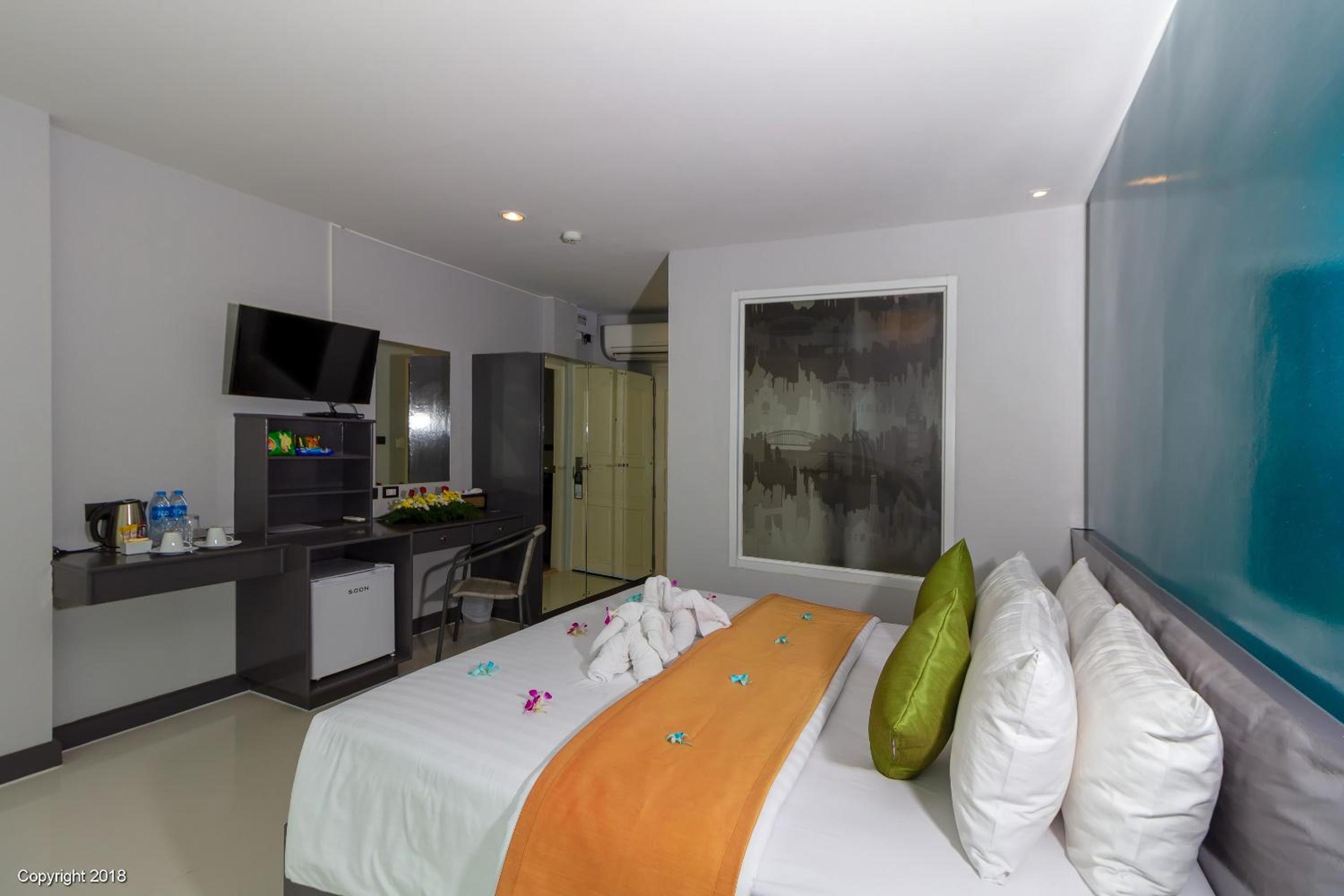 Deluxe, Double Bed, Lateral Side Sea View، MODERN LIVING HOTEL 4/10