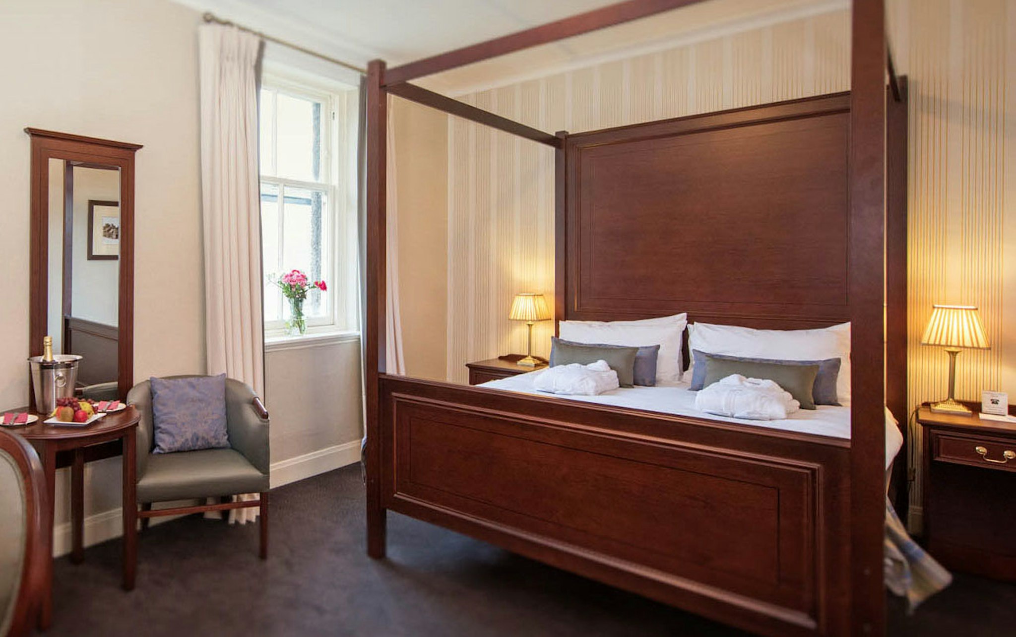 Four Poster