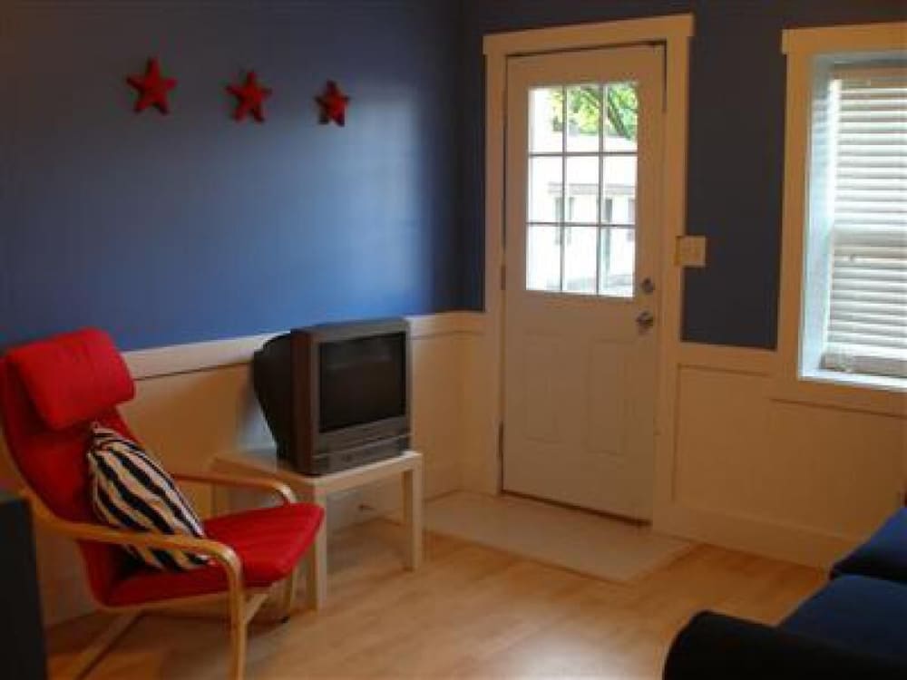 Blue Door Cottages 31/50